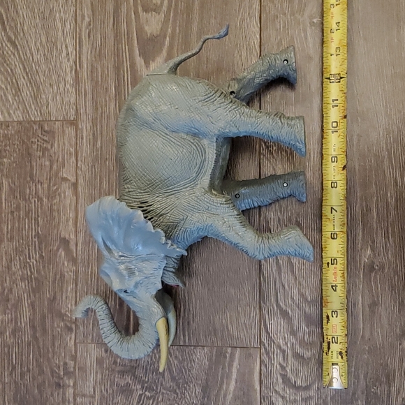 Toys R Us Exclusive 2021 Animal Planet Elephant with Sound 11" - Picture 4 of 7